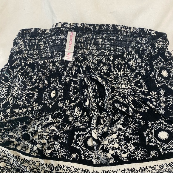 Loose shorts - Picture 3 of 3